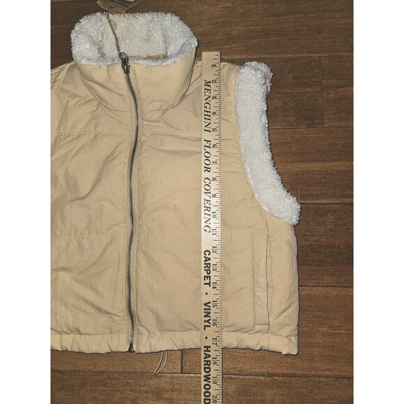 New Thread & Supply Women's Sherpa Trim Cropped Quilted Vest Pockets Size Medium - Picture 8 of 8
